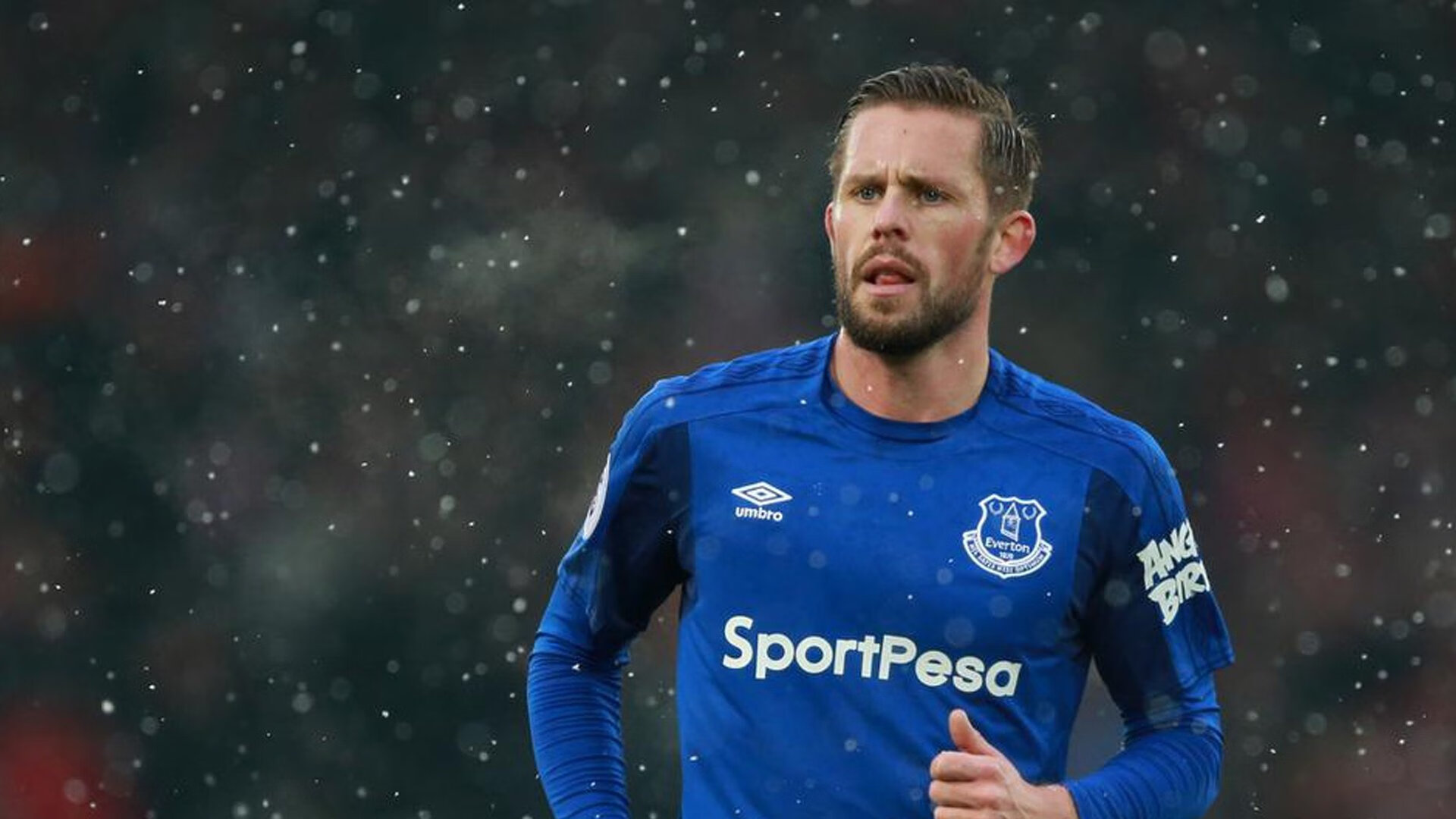 德甲争冠战之夜,杰伦格林压力下完成爆发,当篮球与足球的火焰在压力中共燃